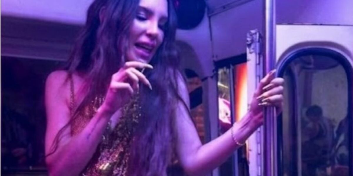 Belinda, sexy villana