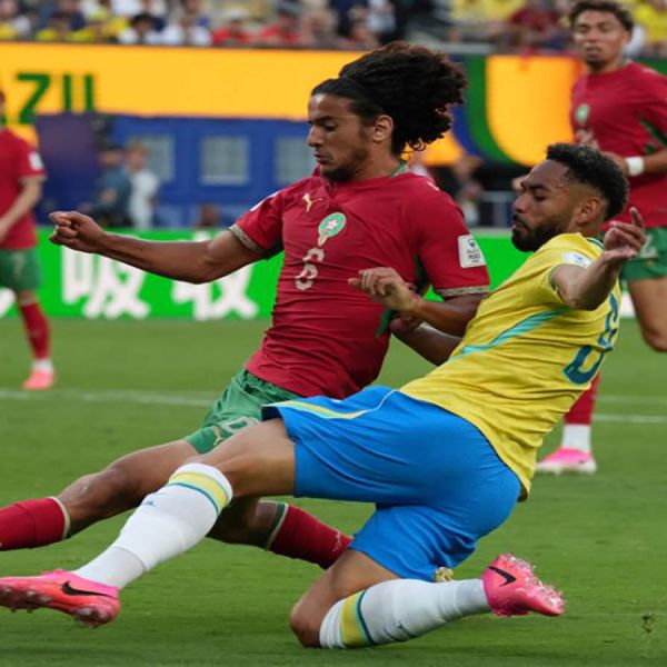 Empatan Brasil y Marruecos a un gol en su debut mundialista