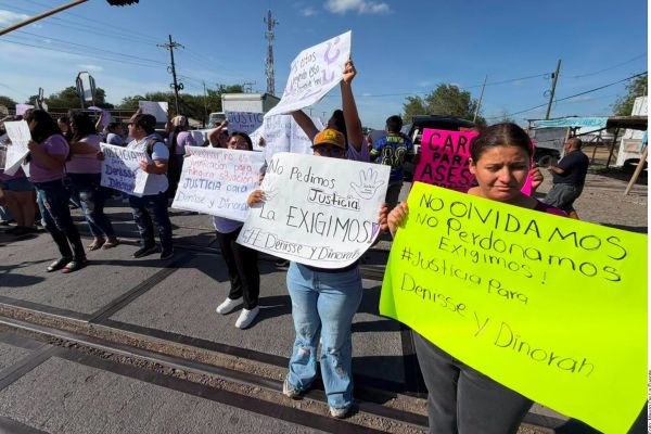 Bloquean puente internacional por asesinato de gemelas en Matamoros 