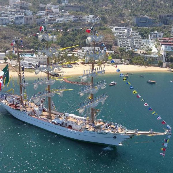 El Cuauhtémoc vuelve a Acapulco tras ocho meses de navegación histórica