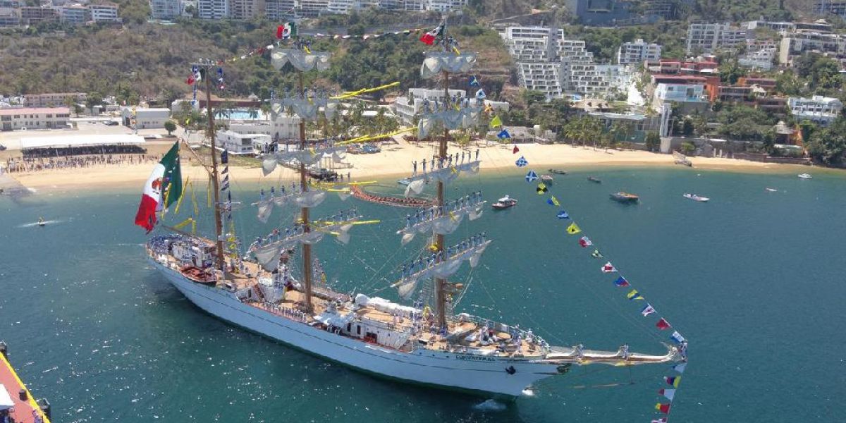 El Cuauhtémoc vuelve a Acapulco tras ocho meses de navegación histórica