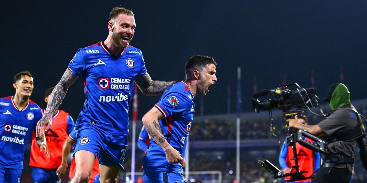 Cruz Azul remonta y derrota al América 2-1 en el Clásico Joven