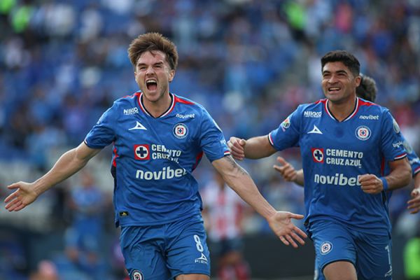 Mantiene Cruz Azul el superliderato al golear a San Luis 3 -0