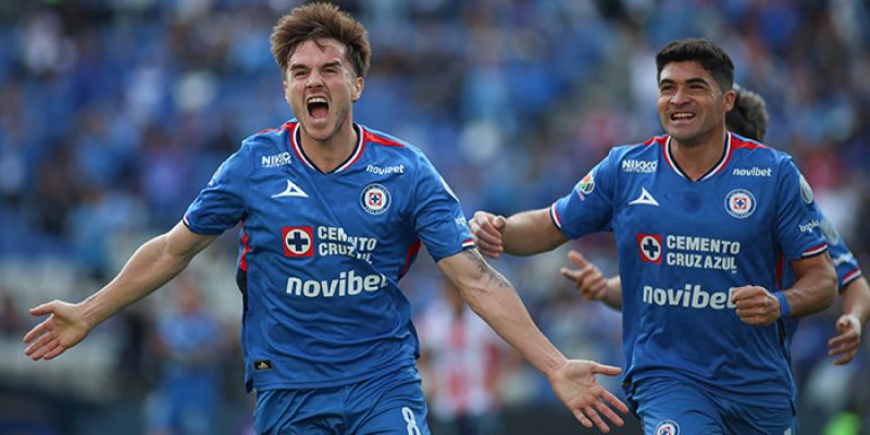 Mantiene Cruz Azul el superliderato al golear a San Luis 3 -0