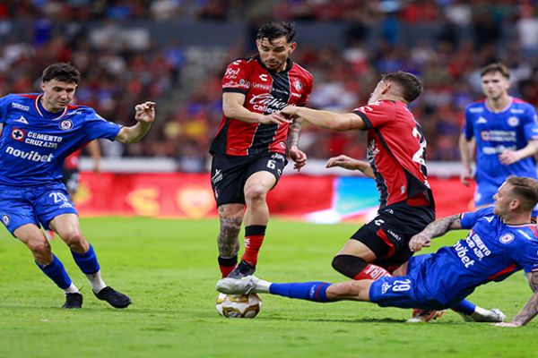 Cruz Azul pega primero al Atlas en emocionante partido