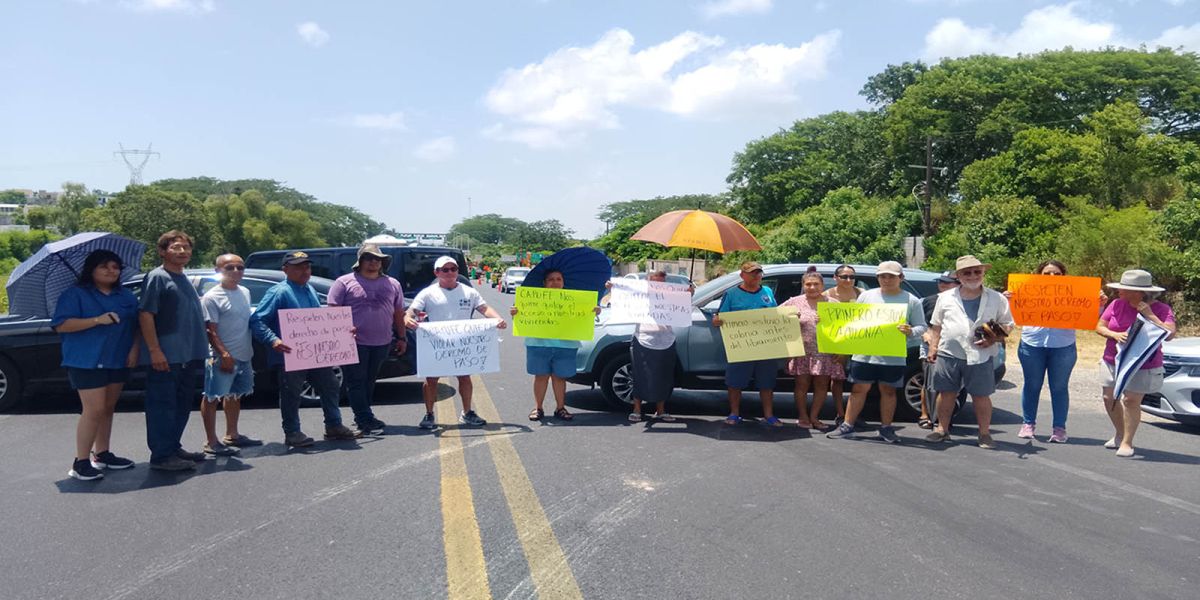 Bloquean vecinos libramiento poniente;  acusan a CAPUFE de quitarles su acceso