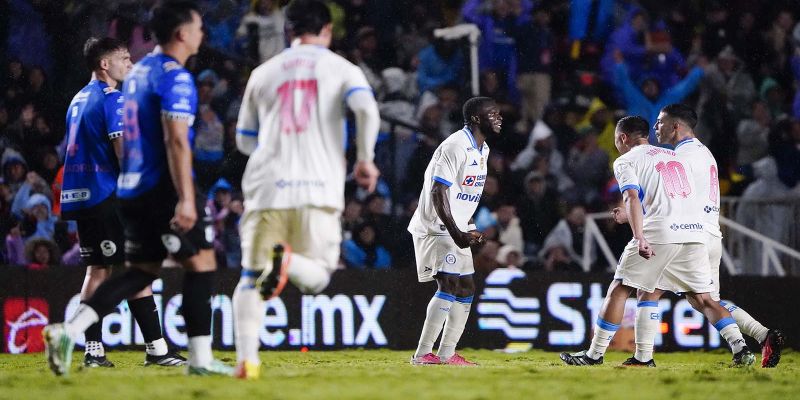 Alcanza Cruz Azul subliderato al vencer al Querétaro por 3 goles a 1