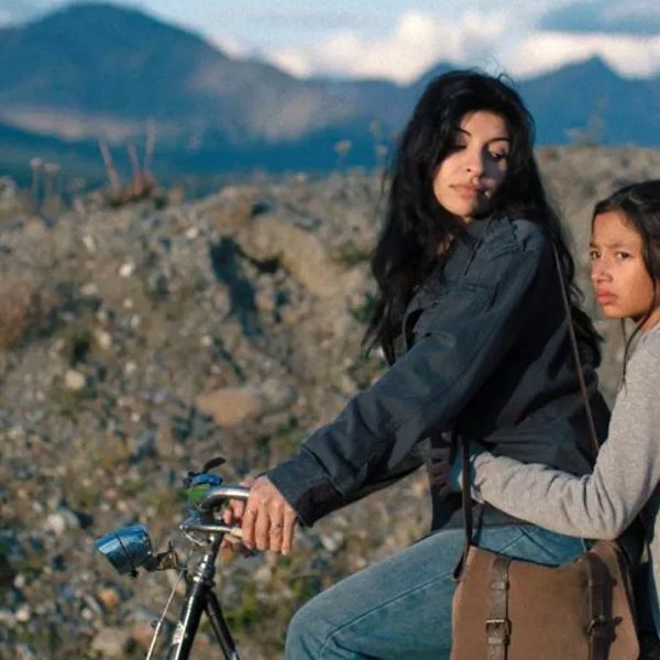 'Risa y la cabina del viento', Cazzu en  una difícil combinación de poesía y realismo