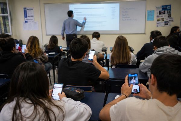 Piden fomentar el uso responsable de redes sociales y celulares en escuelas de Tampico
