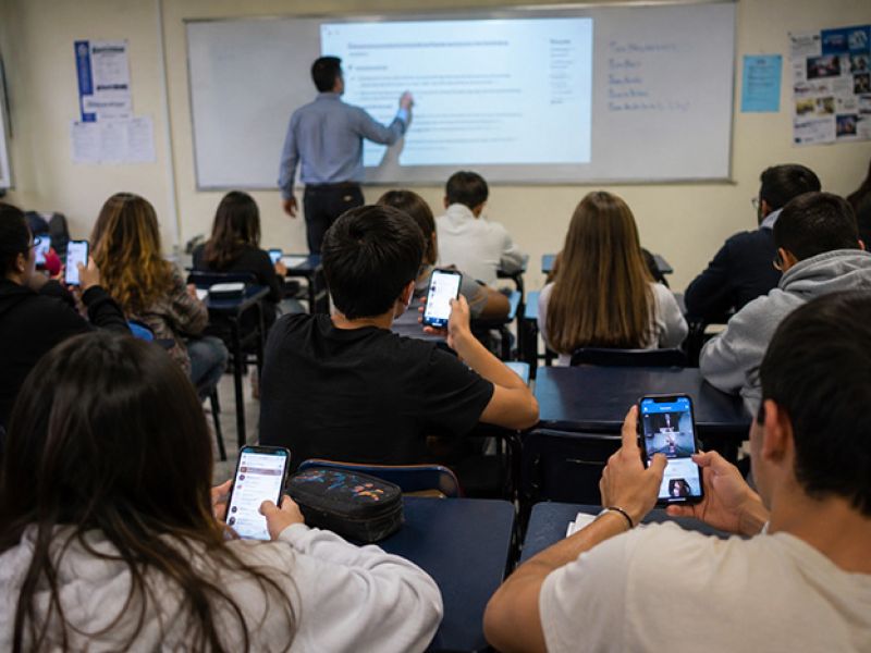 Piden fomentar el uso responsable de redes sociales y celulares en escuelas de Tampico