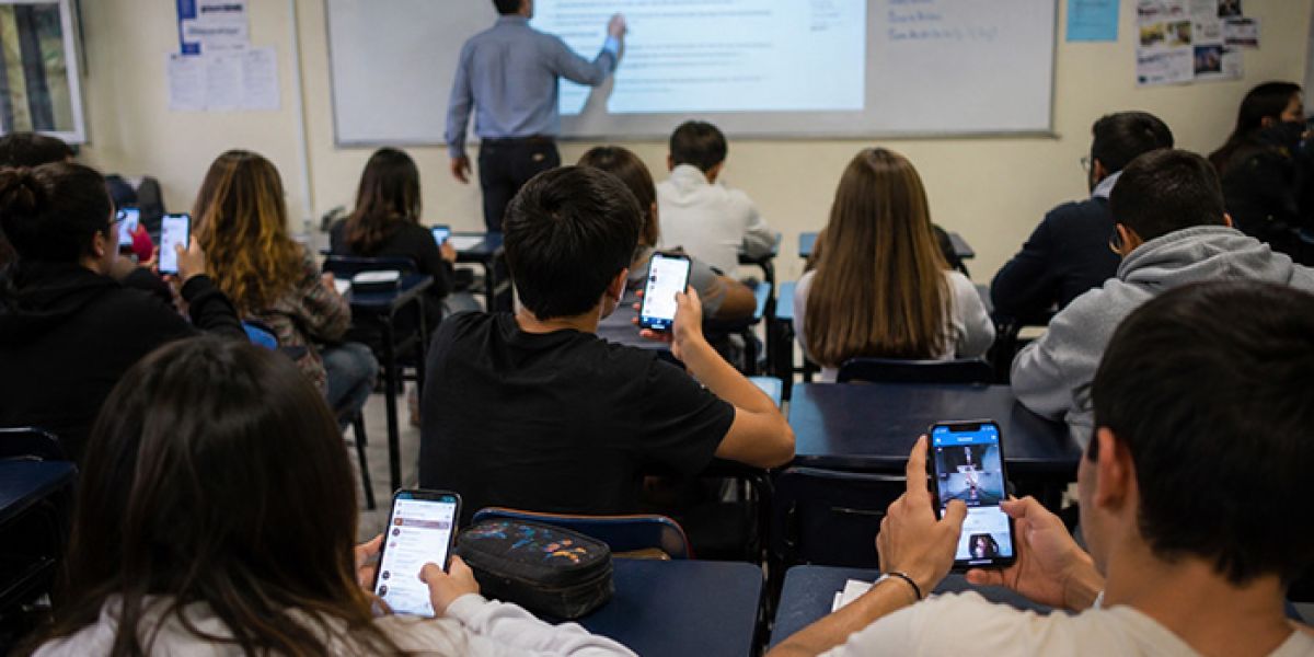 Piden fomentar el uso responsable de redes sociales y celulares en escuelas de Tampico