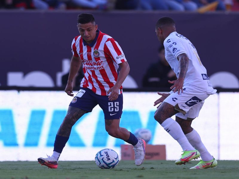 Chivas golea al San Luis en su casa por 3 goles a 0