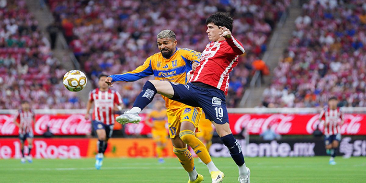 Avanza Chivas a semifinales al vencer 2-0 a Tigres