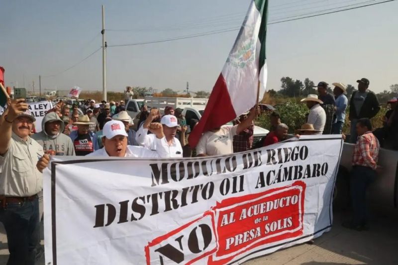 Productores y transportistas rechazan que sus bloqueos tengan fines políticos