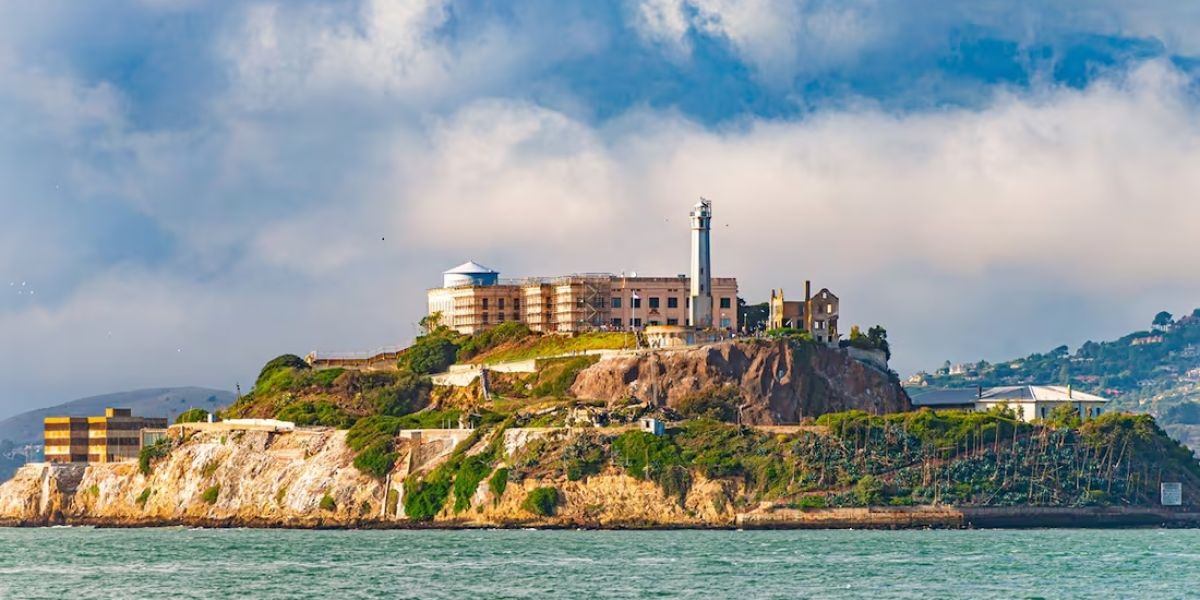 Trump ordena reabrir cárcel de máxima seguridad de Alcatraz