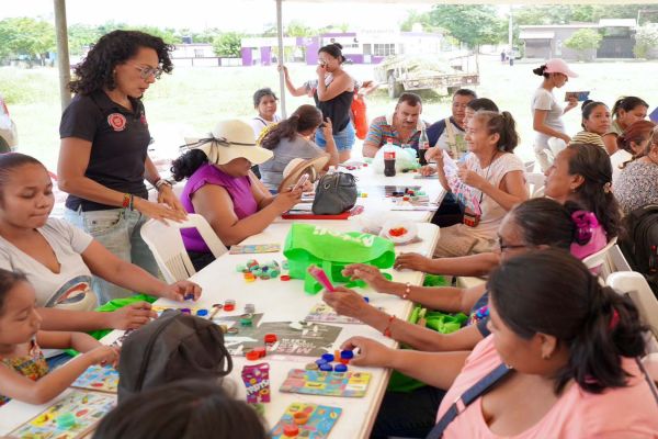Comayemóvil acerca servicios médicos y sociales a familias de Ciudad Madero