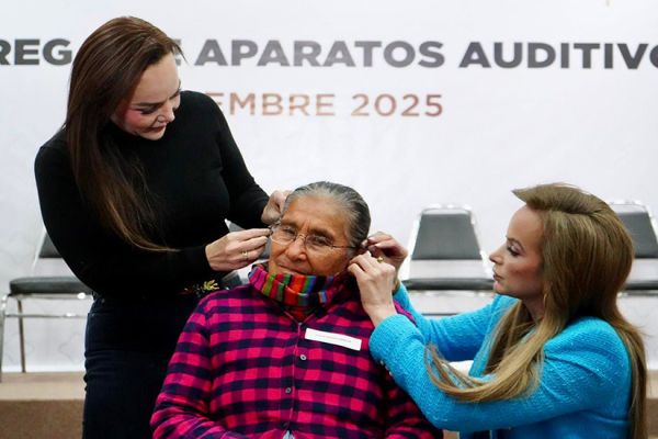 Carmen Lilia Canturosas y DIF transforman vidas: Entregan más de 100 aparatos auditivos para la población más vulnerable