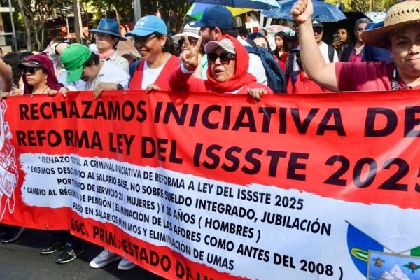 Maestros se pronuncian contra el SNTE