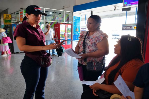 Entrega la Regidora Astrid Sontoya nuevos apoyos de transporte para pacientes mantenses