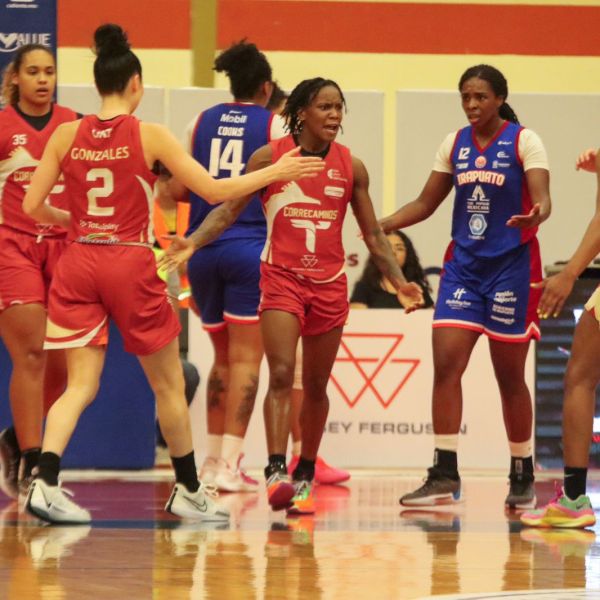 Correcaminos femenil en básquetbol abren con freseras