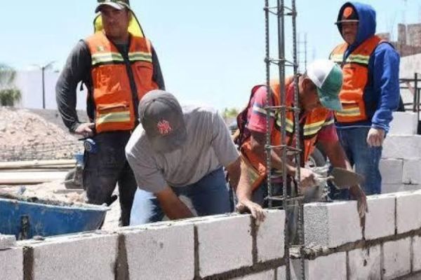 Aumentan salarios, pero escasea el trabajo para albañiles en la región centro de Tamaulipas