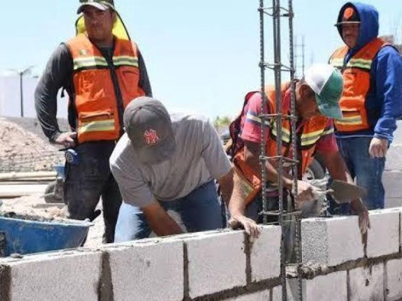 Aumentan salarios, pero escasea el trabajo para albañiles en la región centro de Tamaulipas