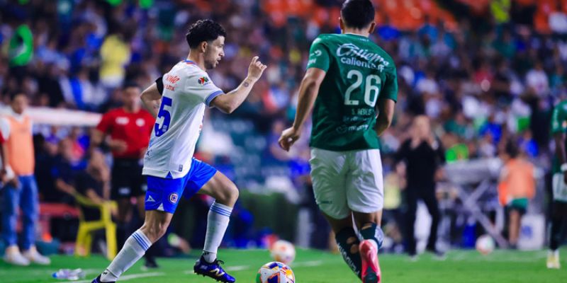 Toma ventaja Cruz Azul ante el Leon en la ida de cuartos de final