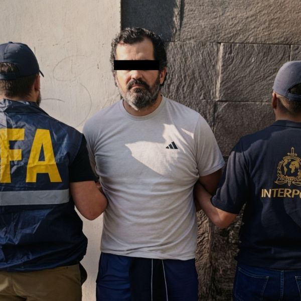 Detienen en Argentina  a Contralmirante señalado como presunto líder de red de huachicol