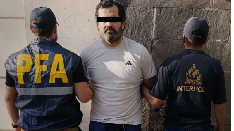 Detienen en Argentina  a Contralmirante señalado como presunto líder de red de huachicol