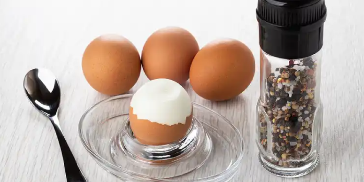 ¿Es malo consumir huevos crudos?