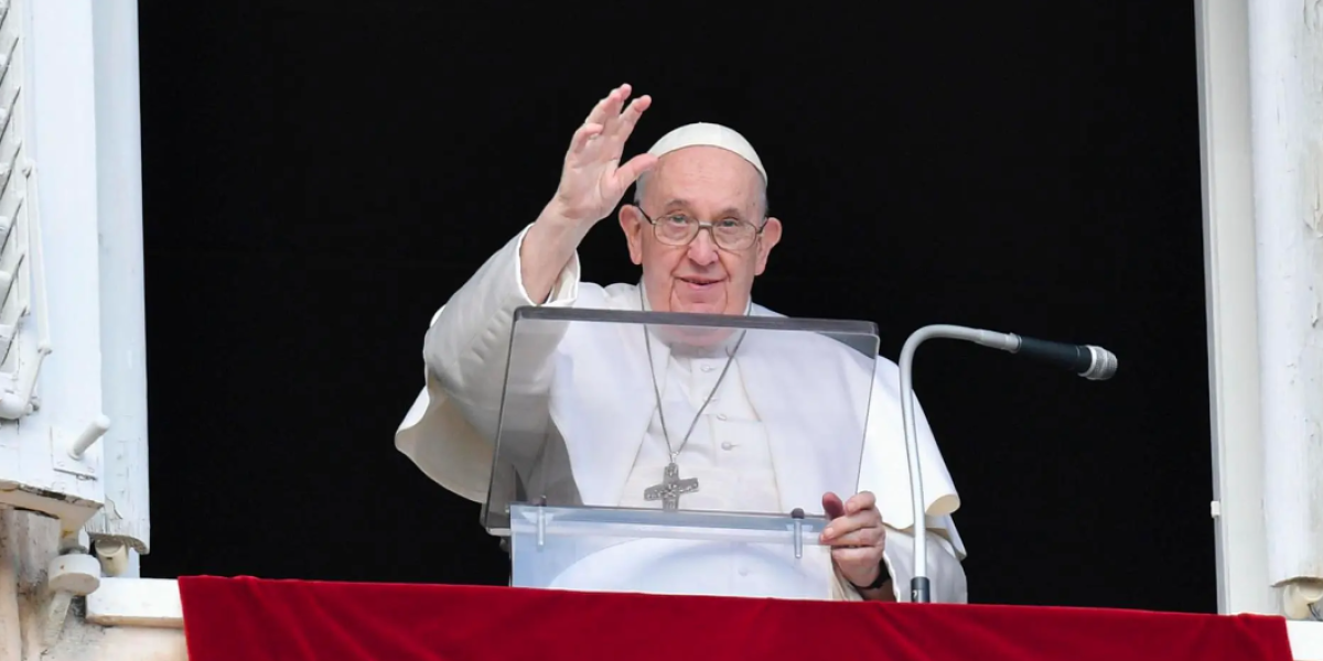 Papa Francisco pide alto al fuego en Ucrania e inicio de negociaciones para la paz