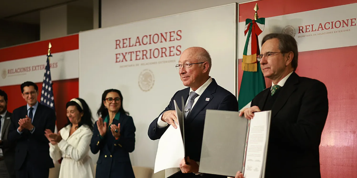 México y Estados Unidos firman memorandos de trabajo y migración de menores