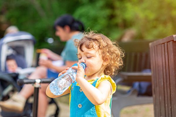Temporada de calor 2026: ¿cómo evitar golpe de calor en niños?