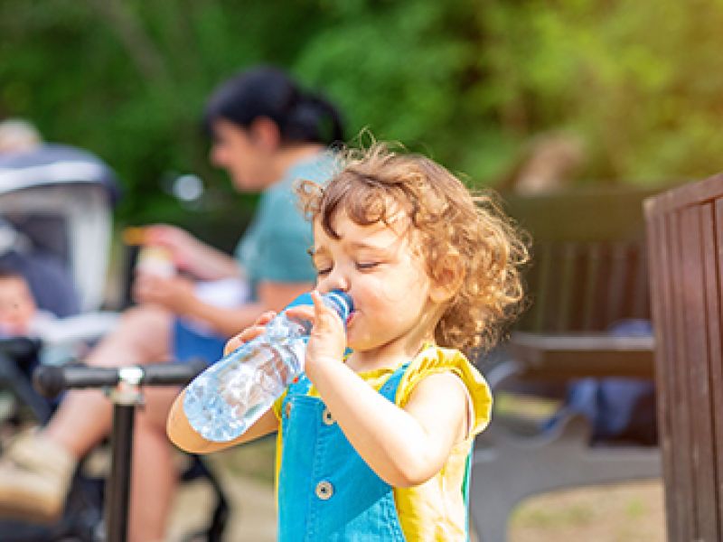 Temporada de calor 2026: ¿cómo evitar golpe de calor en niños?