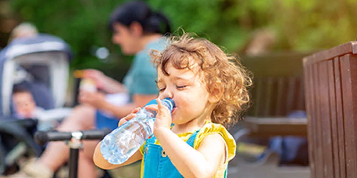 Temporada de calor 2026: ¿cómo evitar golpe de calor en niños?