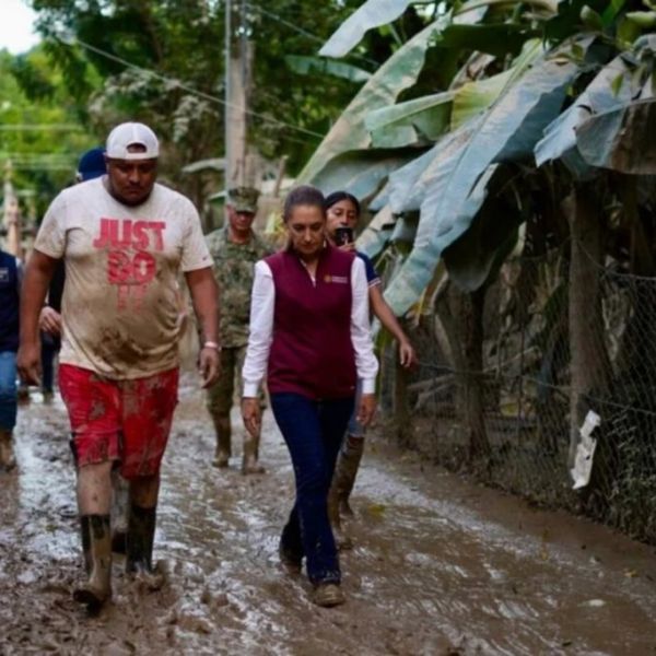 Sheinbaum recorre Álamo tras devastadoras inundaciones