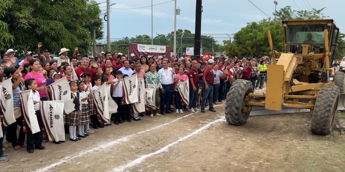 Arranca Armando Martínez obras de pavimentación en Laguna de la Puerta