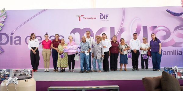 Américo y María celebran a las madres y llevan brigada de servicios a Abasolo