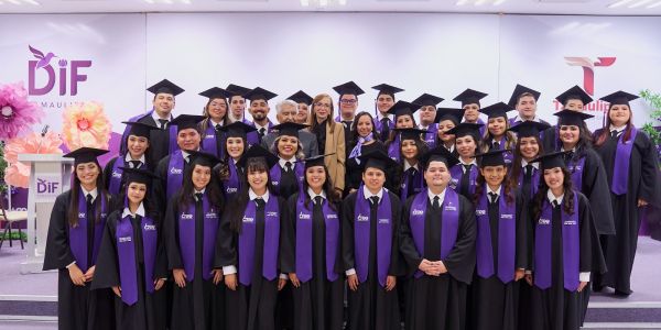 CREE del DIF Tamaulipas gradúa a 32 profesionales de la rehabilitación