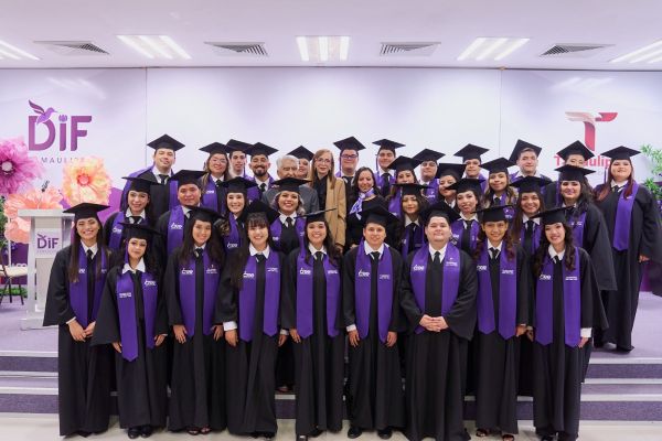 CREE del DIF Tamaulipas gradúa a 32 profesionales de la rehabilitación