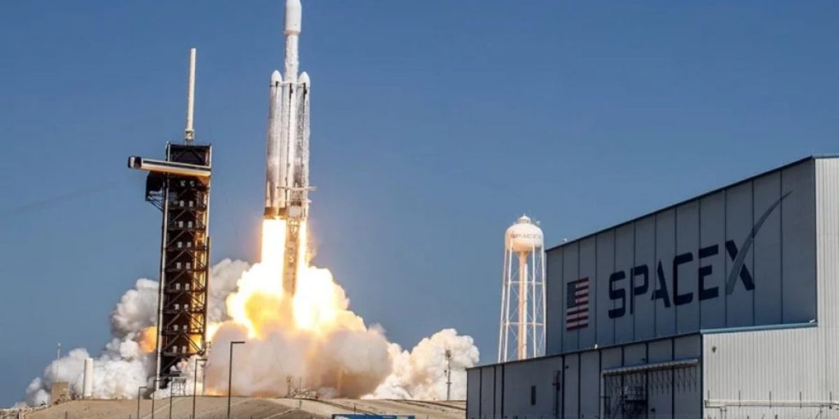 Musk cambia el rumbo: SpaceX prioriza construir una ciudad en la Luna