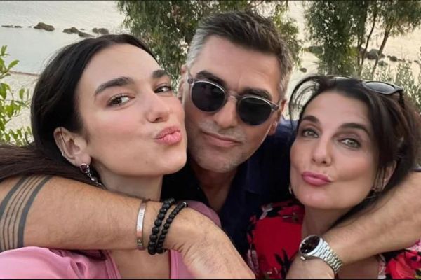 Los padres de Dua Lipa de visita en Chichén Itzá