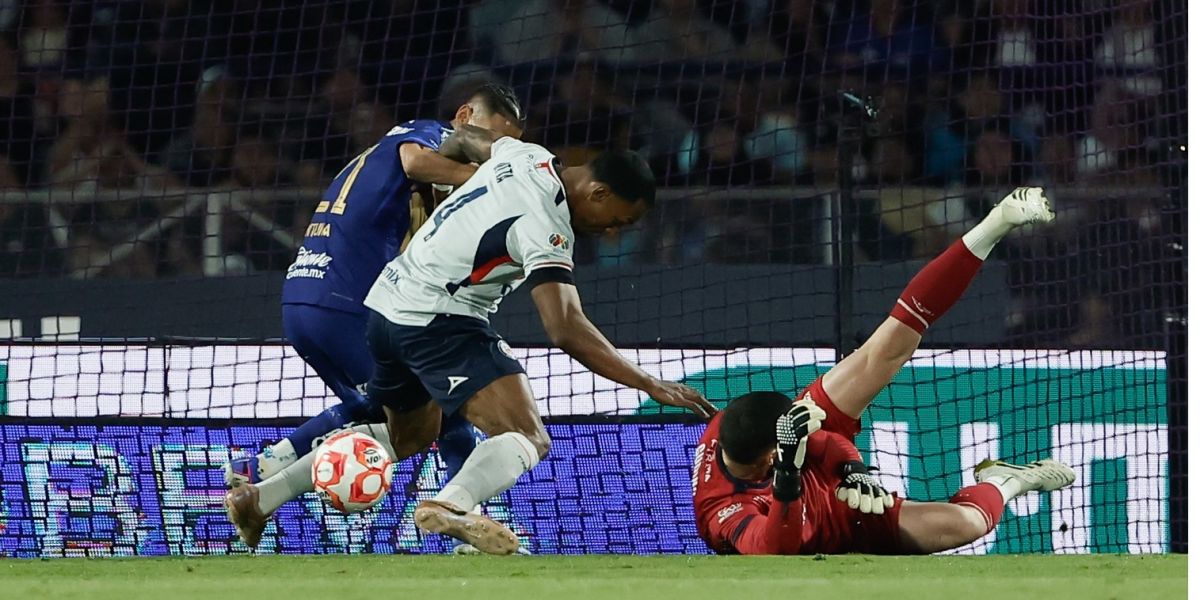 En emocionante partido, empatan Pumas y Cruz Azul 2-2