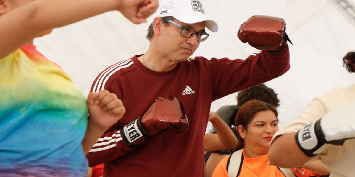 Convoca Erasmo González a la clase masiva “Boxeando por la paz”