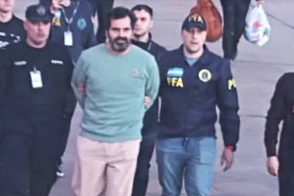 Trasladaron al Contralmirante Farías a México, por huachicol
