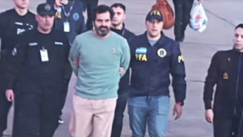 Trasladaron al Contralmirante Farías a México, por huachicol