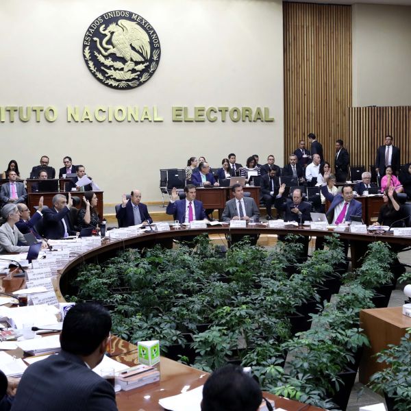 ‘Dispara’ INE presupuesto por megacompensaciones