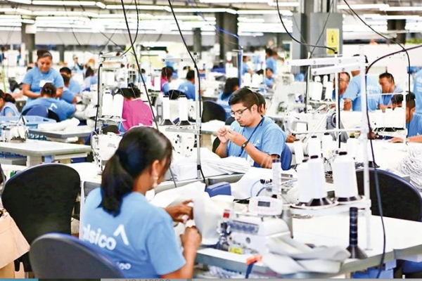 Maquiladoras sacuden a la frontera; cesan a 5 mil