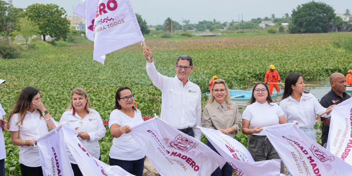 Erasmo González arranca limpieza de vegetación acuática en sistema lagunario