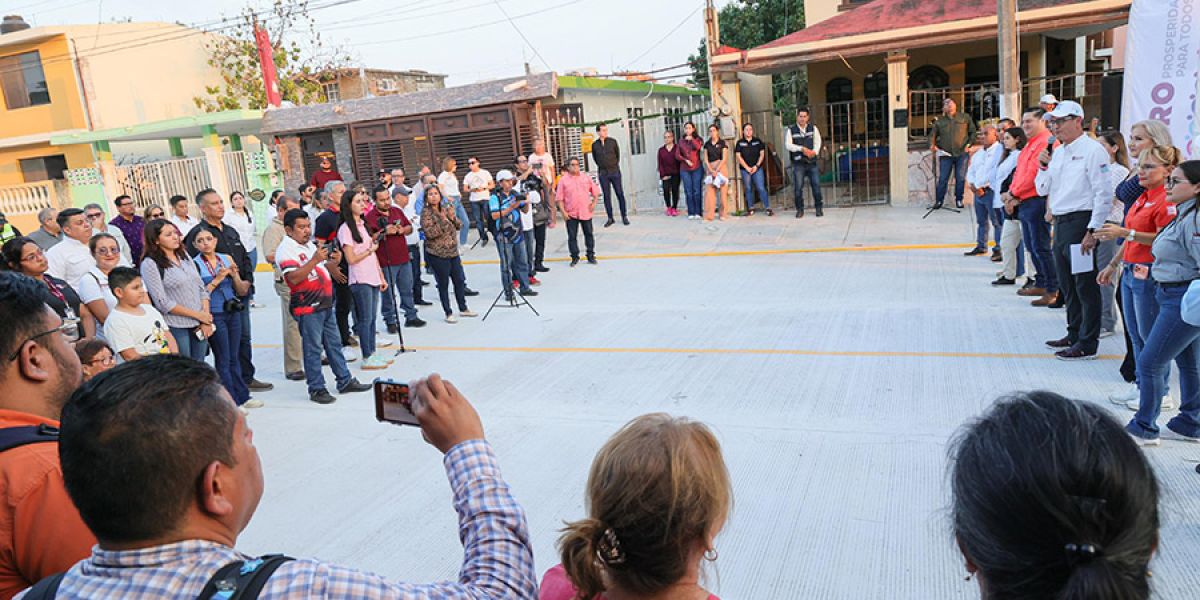 Erasmo González le cumple a familias de la Hidalgo Oriente con obra de pavimentación
